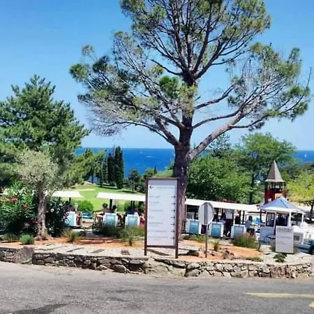 4/5 Personnes Vue Piscine Et Montagne Cap Esterel Pierre Et Vacance Nature Et Sport 아파트 Saint-Raphaël