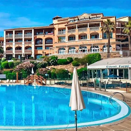 아파트 4/5 Personnes Vue Piscine Et Montagne Cap Esterel Pierre Et Vacance Nature Et Sport *