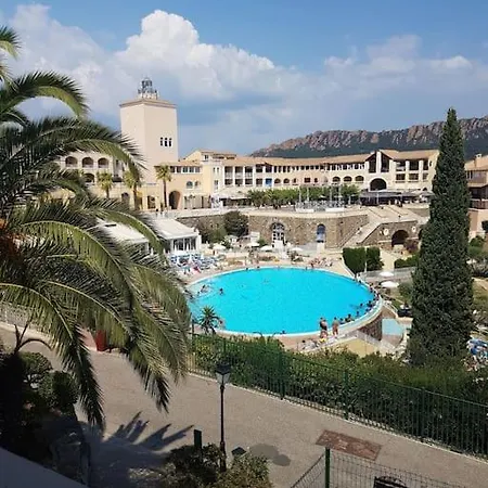 4/5 Personnes Vue Piscine Et Montagne Cap Esterel Pierre Et Vacance Nature Et Sport * Saint-Raphael (Var)