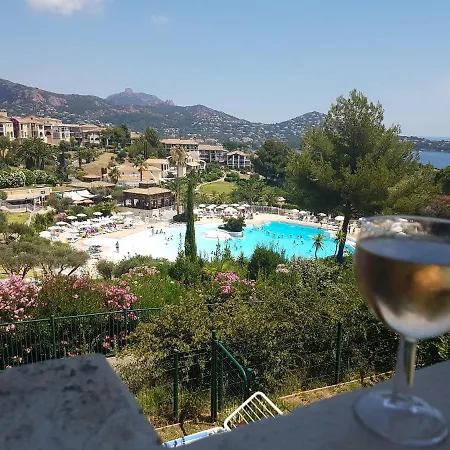 4/5 Personnes Vue Piscine Et Montagne Cap Esterel Pierre Et Vacance Nature Et Sport * Saint-Raphael (Var)