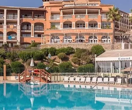 4/5 Personnes Vue Piscine Et Montagne Cap Estérel Pierre Et Vacance Nature Et Sport *