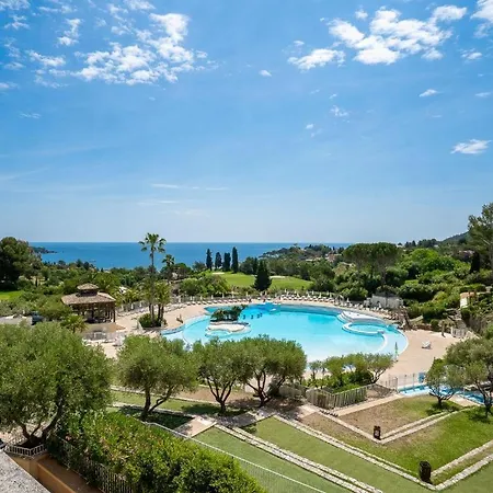4/5 Personnes Vue Piscine Et Montagne Cap Estérel Pierre Et Vacance Nature Et Sport