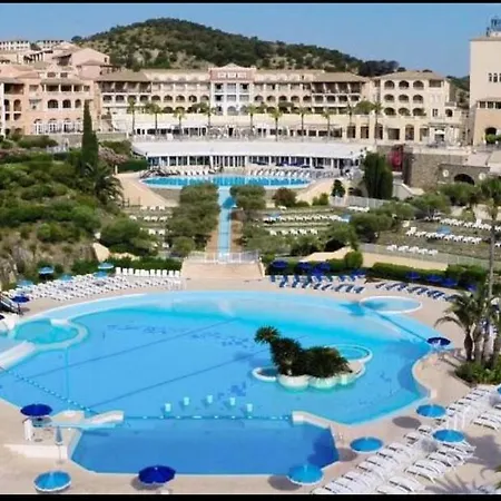 4/5 Personnes Vue Piscine Et Montagne Cap Estérel Pierre Et Vacance Nature Et Sport *