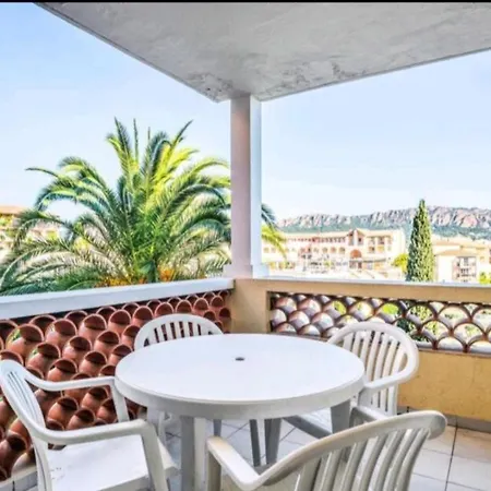 4/5 Personnes Vue Piscine Et Montagne Cap Esterel Pierre Et Vacance Nature Et Sport Saint-Raphael (Var)