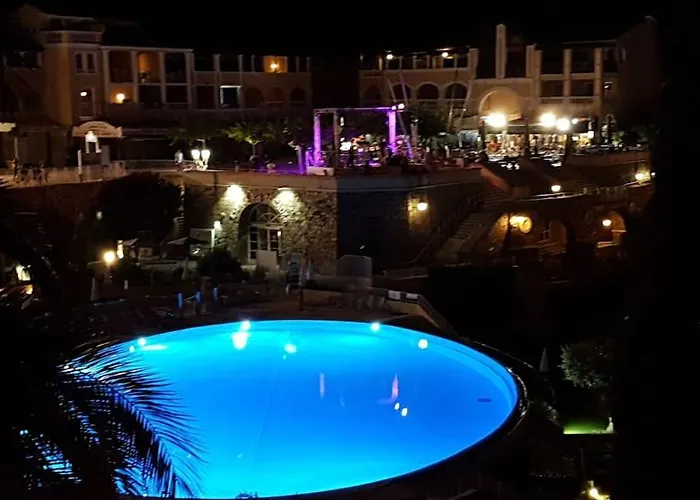 Appartement 4/5 Personnes Vue Piscine Et Montagne Cap Estérel Pierre Et Vacance Nature Et Sport