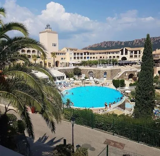 4/5 Personnes Vue Piscine Et Montagne Cap Esterel Pierre Et Vacance Nature Et Sport * Saint-Raphaël