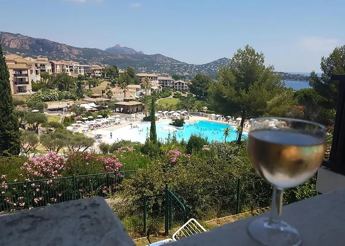 4/5 Personnes Vue Piscine Et Montagne Cap Estérel Pierre Et Vacance Nature Et Sport * Saint-Raphaël