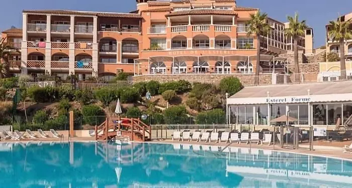 4/5 Personnes Vue Piscine Et Montagne Cap Estérel Pierre Et Vacance Nature Et Sport *