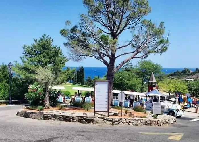 4/5 Personnes Vue Piscine Et Montagne Cap Esterel Pierre Et Vacance Nature Et Sport Apartman Saint-Raphaël