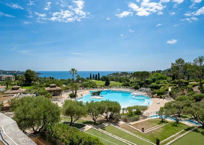 4/5 Personnes Vue Piscine Et Montagne Cap Estérel Pierre Et Vacance Nature Et Sport