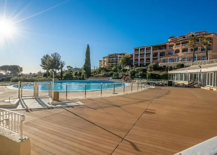 4/5 Personnes Vue Piscine Et Montagne Cap Esterel Pierre Et Vacance Nature Et Sport Apartman Saint-Raphaël