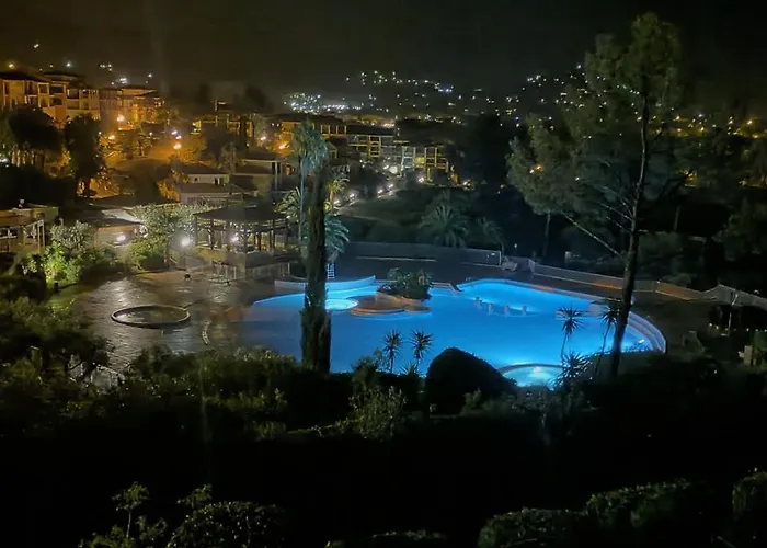 4/5 Personnes Vue Piscine Et Montagne Cap Estérel Pierre Et Vacance Nature Et Sport * Saint-Raphaël