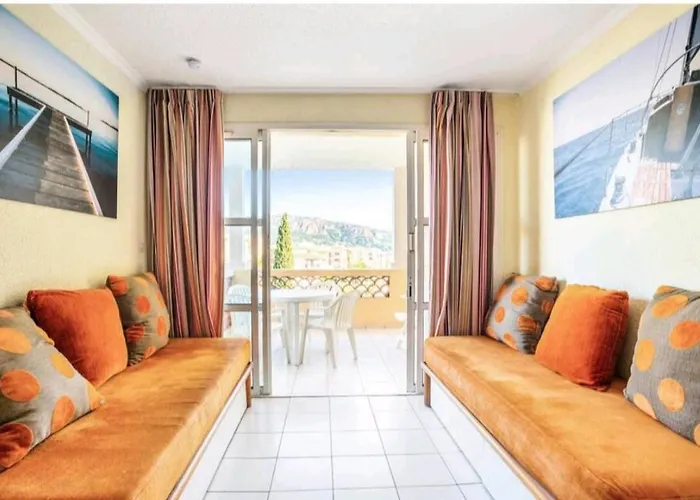 4/5 Personnes Vue Piscine Et Montagne Cap Estérel Pierre Et Vacance Nature Et Sport