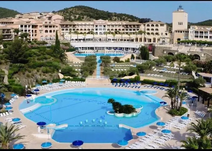 4/5 Personnes Vue Piscine Et Montagne Cap Estérel Pierre Et Vacance Nature Et Sport *