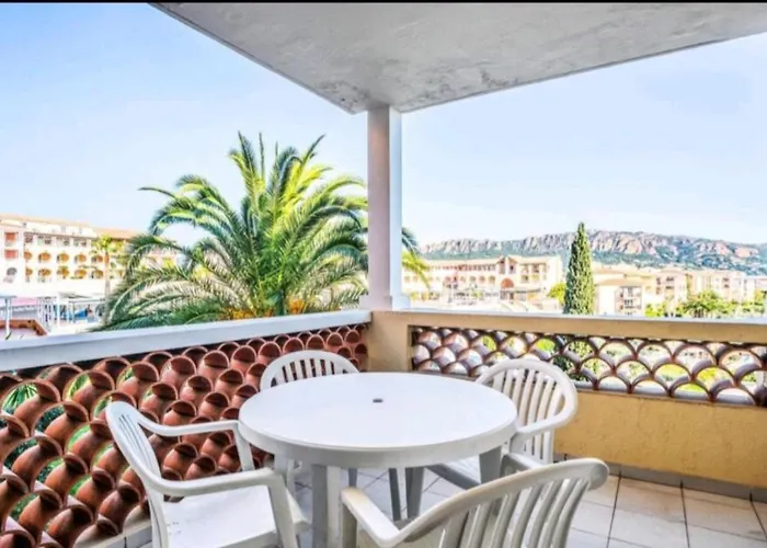 4/5 Personnes Vue Piscine Et Montagne Cap Esterel Pierre Et Vacance Nature Et Sport Saint-Raphaël